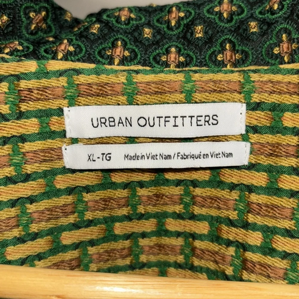 Urban Outfitters Green Patterned Jacket - great for St Pats day ๐ - Picture 4 of 7